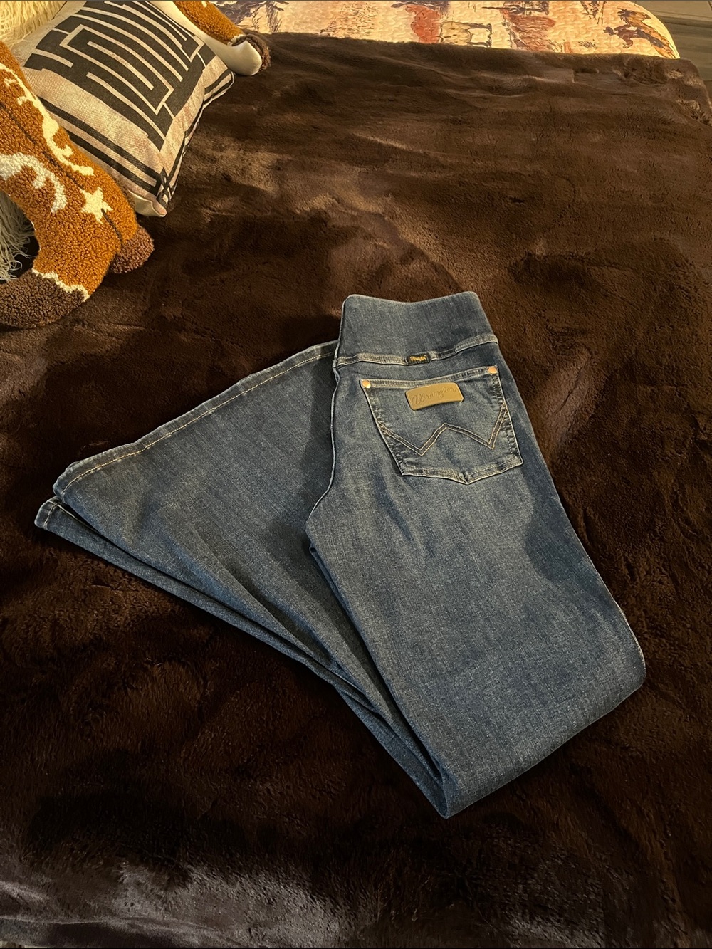 Wrangler X Lainey Wilson pull on flare jeans - Picture 7 of 14